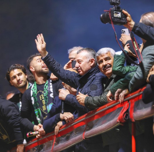 Kocaeli Tek Yürek: Şampiyonluk Coşkusu Meydanlara Sığmadı